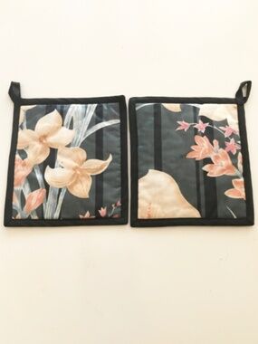 NWOT Floral Potholder Set